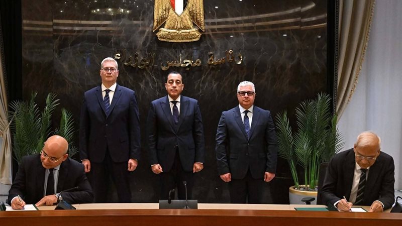 رئيس الوزراء يشهد