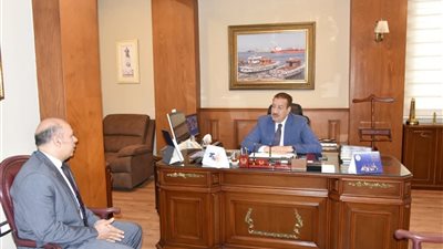 محافظ بورسعيد يستقبل مدير عام منطقة تأمينات بورسعيد.. تعرف على السبب