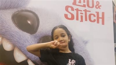 الصحفي محمود أبوزيد يهنئ الطالبة أيسل ضياء بنجاحها وتفوقها الدراسي