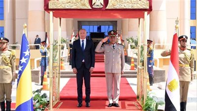 وزير الدفاع يبحث مع نظيره البوسني دعم التعاون العسكري ويوقعان اتفاقًا دفاعيًا