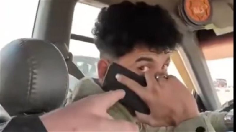 سائق Uber يوقف سائحًا