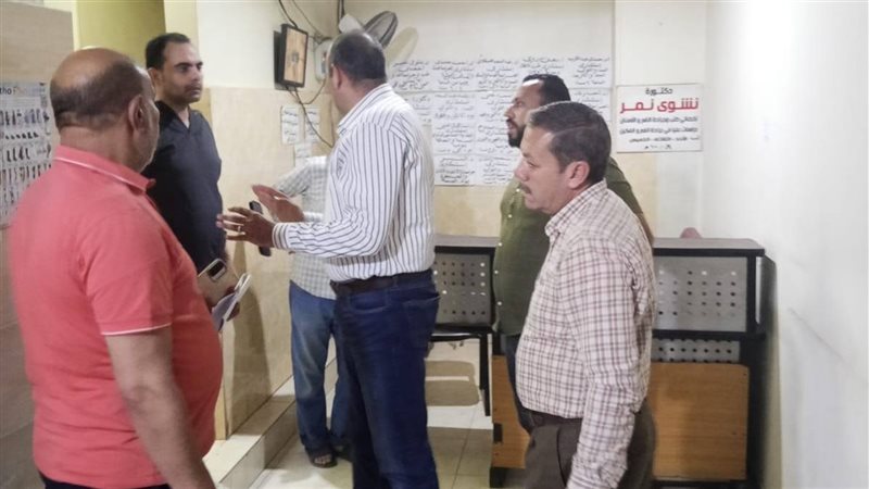 محافظ الجيزة يتابع إخلاء عقارين مائلين بكفر طهرمس