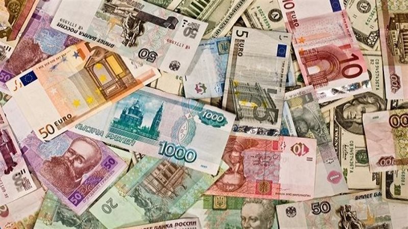 الدينار والدولار يفرضان حالة ترقب على السوق المصري