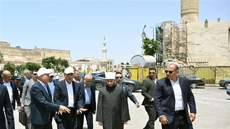 مدبولي يتفقد مسجد المسبح ووزير الأوقاف يكشف عمره الحقيقي