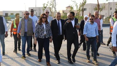 وزيرة التنمية المحلية والبيئة تتفقد مدينة معالجة المخلفات بالعاشر