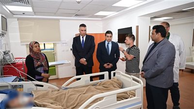 محافظ جنوب سيناء يتابع حالة مصابتي حادث طريق رأس سدر