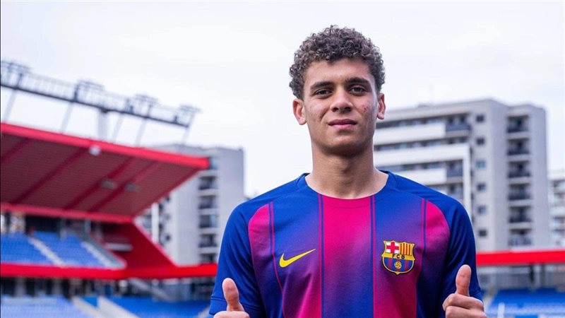 برشلونة يضم حمزة عبدالكريم نهائيًا من الأهلي حتى 2029