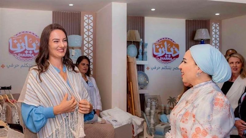 انتصار السيسي برفقة السيدة الأولى للجبل الأسود في العلمين