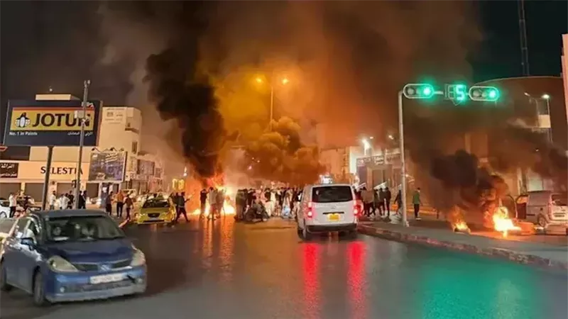 تصعيد جديد في طرابلس.. محتجون يغلقون وزارة الخارجية