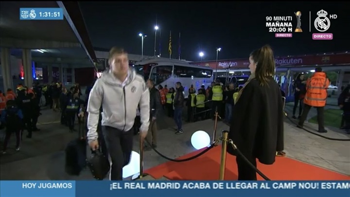 فيديو وصور.. ريال مدريد يتوجه لملعب كامب نو استعداداً لمواجهة برشلونة