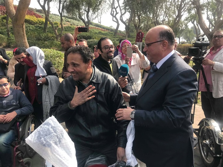 صور.. محافظ القاهرة يسلم دفعة جديدة من الدراجات البخارية المجهزة لمتحدي الإعاقة