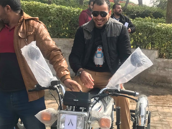 صور.. محافظ القاهرة يسلم دفعة جديدة من الدراجات البخارية المجهزة لمتحدي الإعاقة