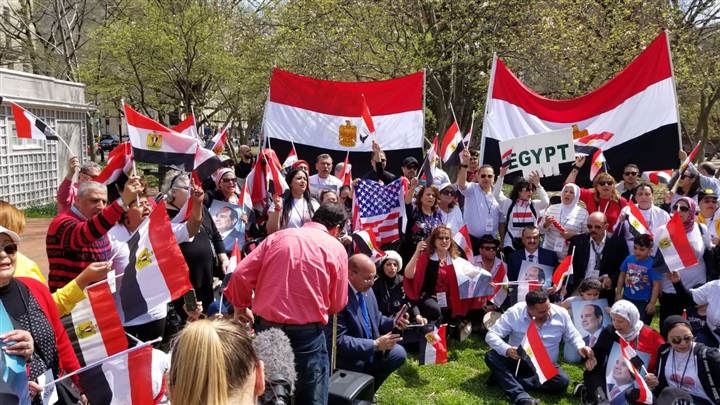 شاهد| زغاريد المصريات تستقبل السيسي لدى وصوله العاصمة الأمريكية