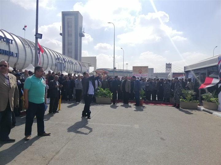 صور| الحشود أمام اللجان بمطار القاهرة للتصويت على التعديلات الدستورية 2019