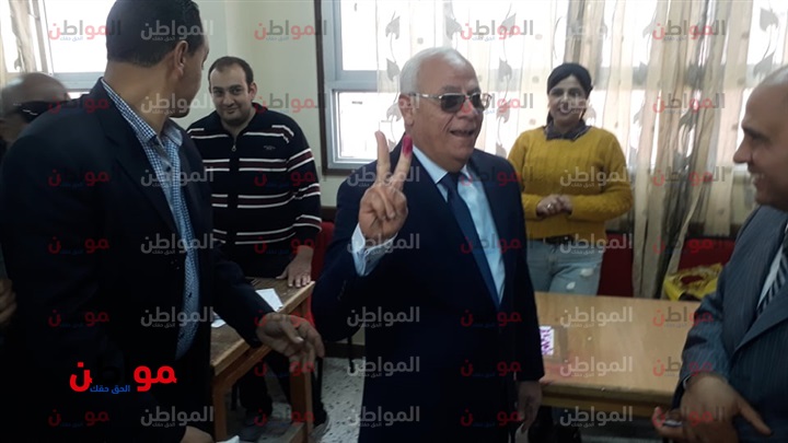 فيديو وصور| محافظ بورسعيد يُدلي بصوته في الاستفتاء على تعديلات الدستور 2019