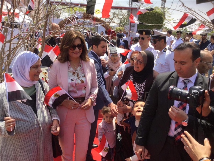 صور| وزيرة الهجرة تُدلي بصوتها على التعديلات الدستورية 2019
