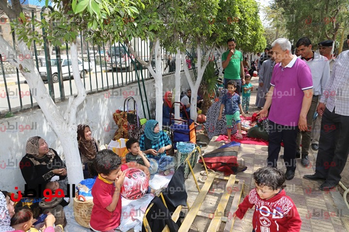 «محافظ المنوفية» يشارك المواطنين احتفالهم بعيد شم النسيم 2019