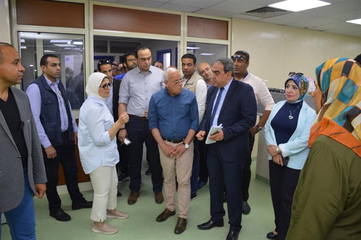 وزيرة الصحة ومحافظ بورسعيد يتفقدان مستشفيات التأمين الصحي الجديد