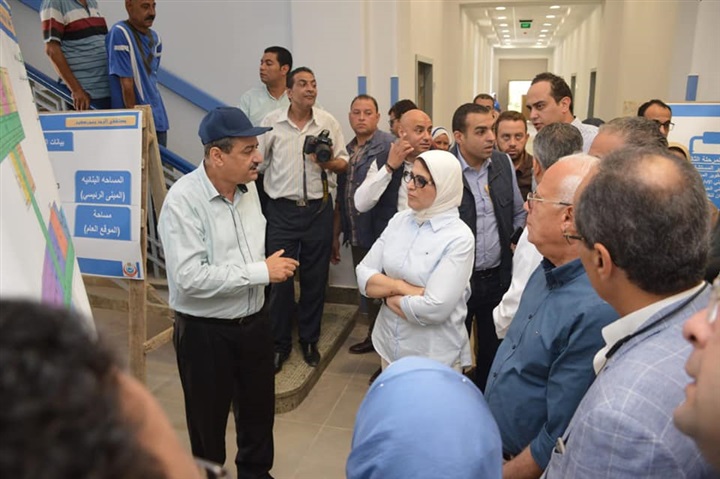 وزيرة الصحة ومحافظ بورسعيد يتفقدان مستشفيات التأمين الصحي الجديد