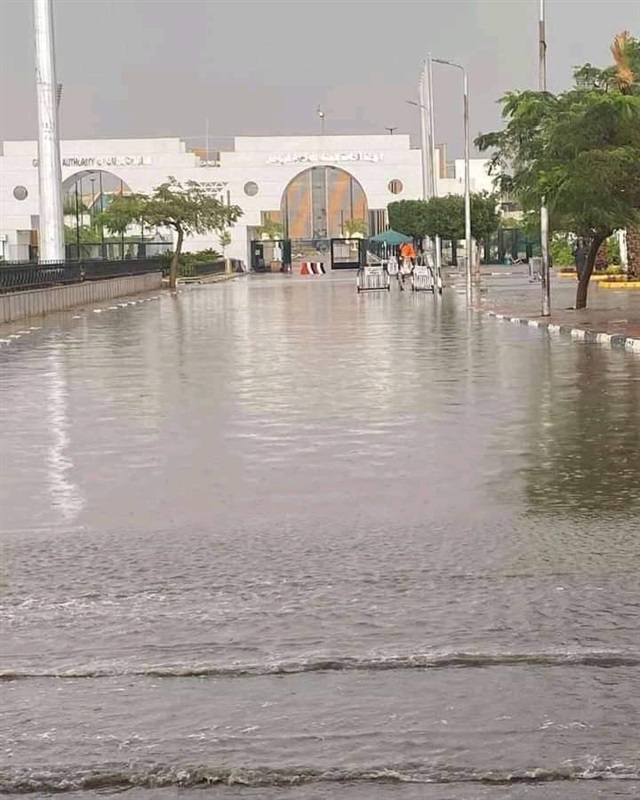الأمطار تغرق مدخل استاد القاهرة الدولي قبل 48 ساعة من نهائي القرن