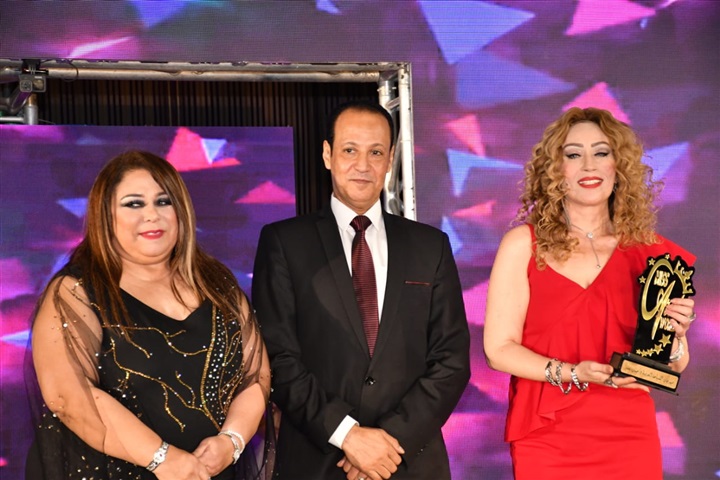 بالصور..تكريم هدي وإيناس مكى و أبو الليف فى حفل "ملكات جمال العرب مصر ٢٠٢٢"