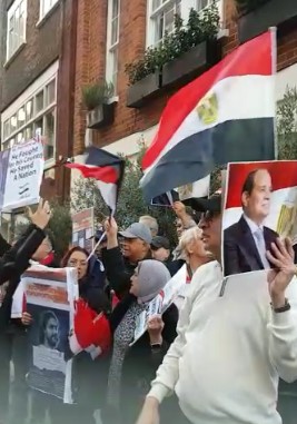 الجالية المصرية في اليونان تنظم وقفة تضامنية لتأييد الدولة وقيادتها