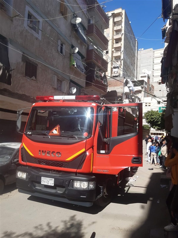 اختناق أحد رجال الحماية أثناء السيطرة على حريق شقة في الإسكندرية