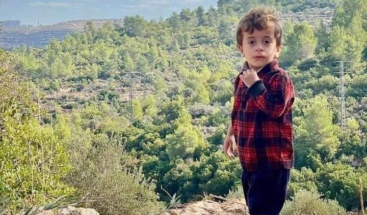 بالورود.. تشييع جنازة الطفل الفلسطيني محمد التميمي بعد 3 أيام من إصابته