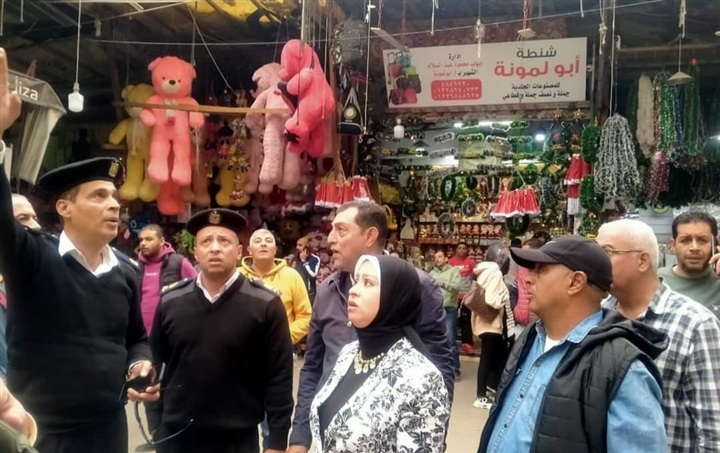 رئيس حي الجمرك بالإسكندرية تقود حملة مكبرة لإزالة الإشغالات والمخالفات بالمنشية