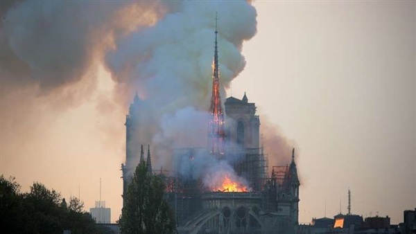  إندلاع حريق في كاتدرائية