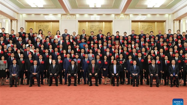 رئيس الصين مع ممثلي
