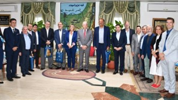 محافظ سيناء مع سفراء