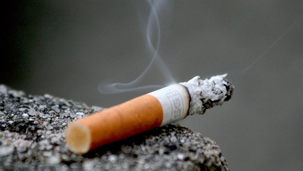 دولة تمنع بيع السجائر