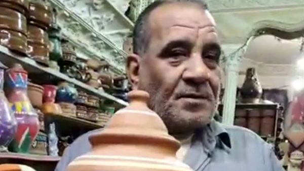 عم عربي بائع الفخار