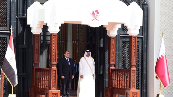 رئيس وزراء قطر يبحث
