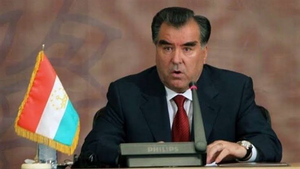 رئيس طاجكيستان يتفقد