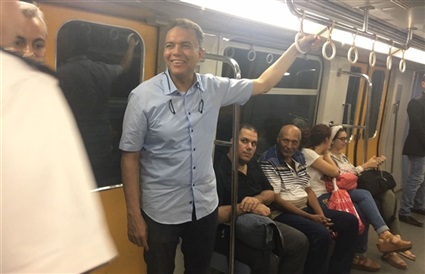وزير النقل داخل مترو