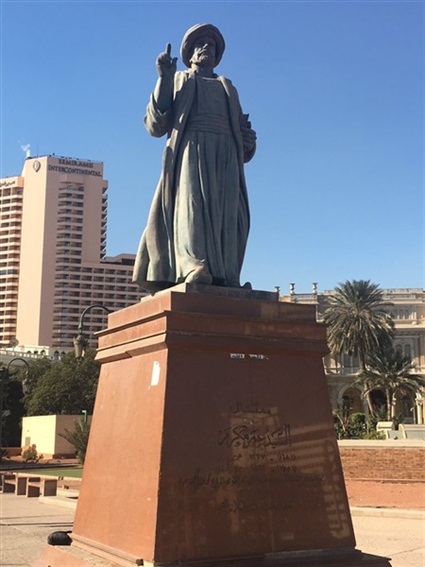 تمثال عمر مكرم