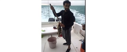 محمد صلاح يصطاد السمك