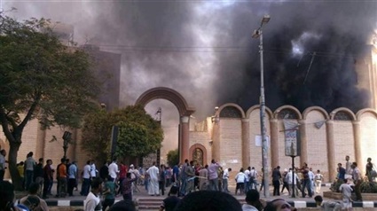 حرق الكنائس على يد