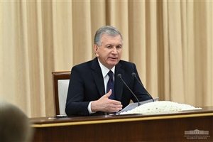 رئيس اوزبكستان  يطالب